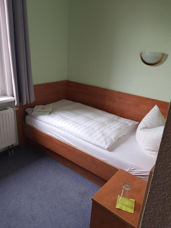 Hotel Zur Altstadt Calbe Exterior photo